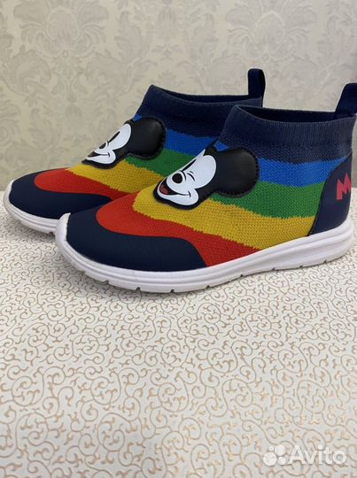 Детские кроссовки