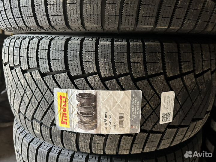 Pirelli Ice Zero FR 255/45 R20 105H