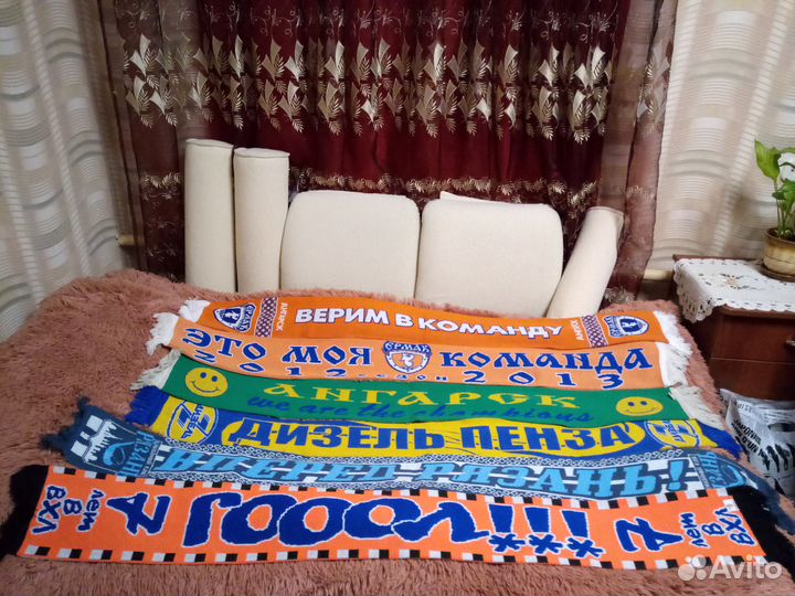 Коллекция хоккейных шарфов