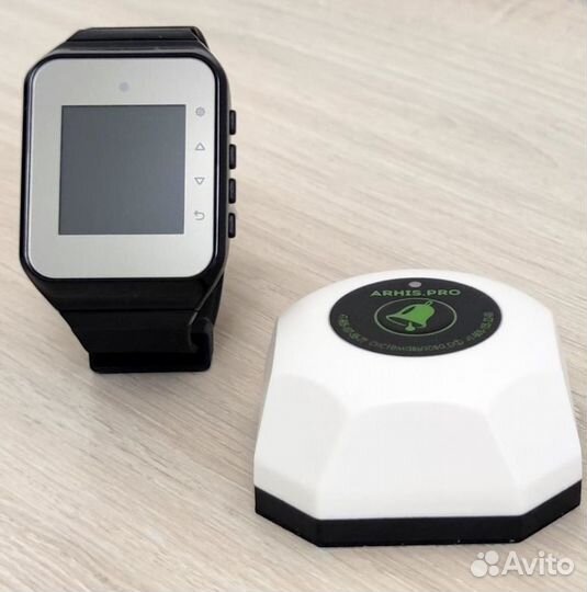 Кнопка вызова официанта, часы-пейджер персонала