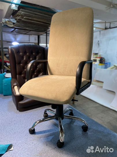 Офисное кресло