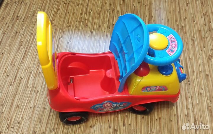 Машинка каталка толокар с ручкой