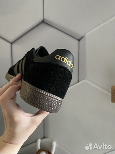 Adidas мужские кроссовки спешал