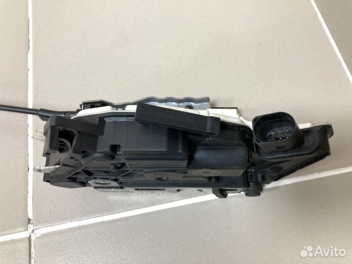 Замок двери задней правой 5N0839016G VAG