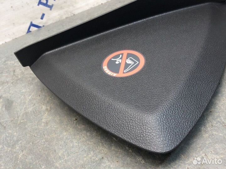 Накладка торпедо левая Ford Focus 3