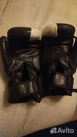Боксерские перчатки 14 oz новые