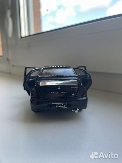 Mitsubishi lancer evolution IX 9. В масштабе 1:32
