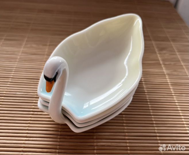 Фарфоровый соусник Лебедь (старый, Китай)