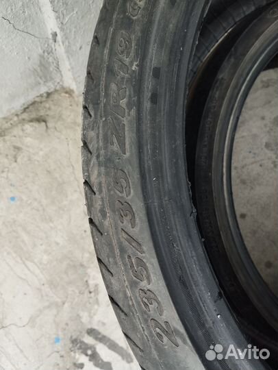 Пара Pirelli 235/35/19