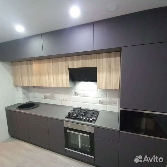 Кухня на заказ трехуровневая