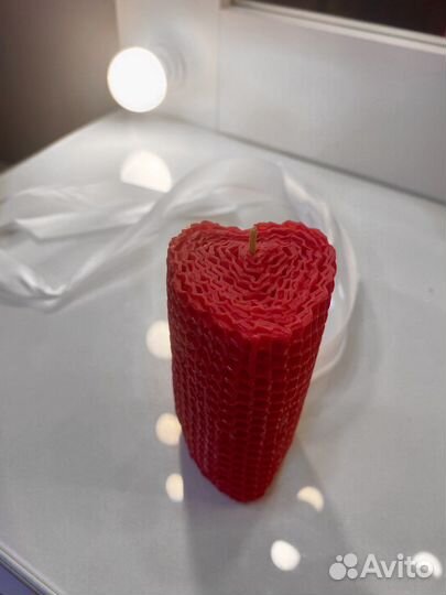 Свеча из медовой вощины в форме сердечка