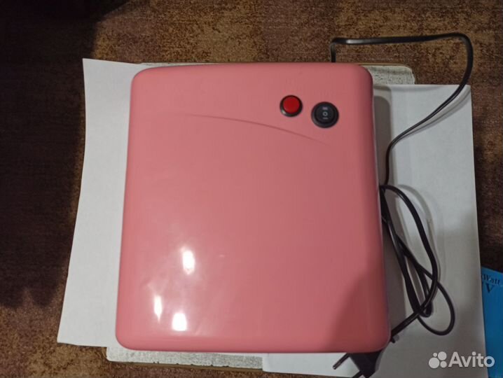 Ультрафиолетовая лампа для сушки ногтей