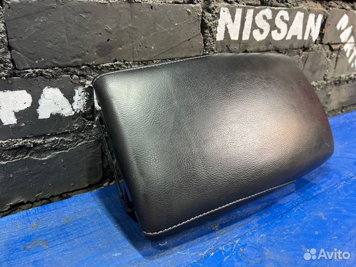 Подлокотник Nissan X-Trail HNT32-108732 MR20DD