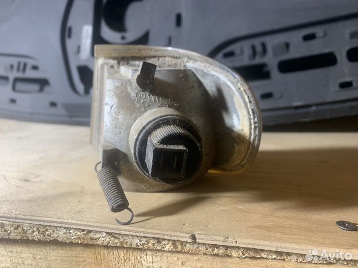 Поворотник передний правый на ваз 2114