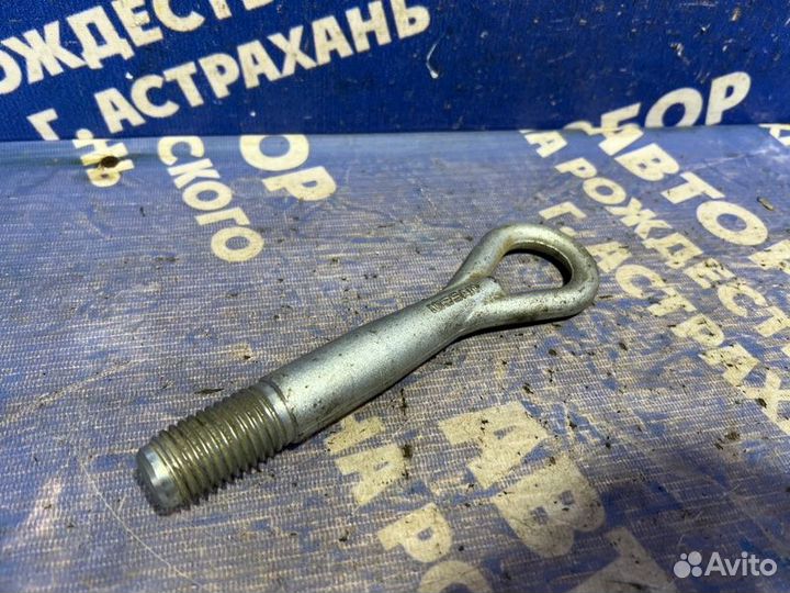 Буксировочный крюк Nissan Juke кроссовер 2012