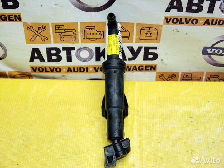 Форсунка омывателя фар правая Вольво C30 C70