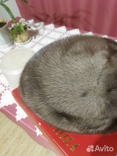 Шапки норковые береты: серая и бежевая