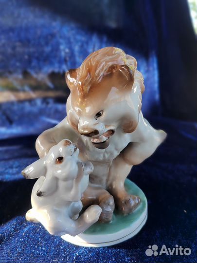 Фарфоровая статуэтка Заяц во хмелю, Лев и заяц