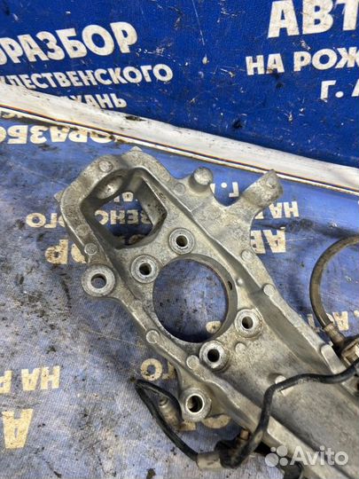 Передний левый поворотный кулак Infiniti Fx37