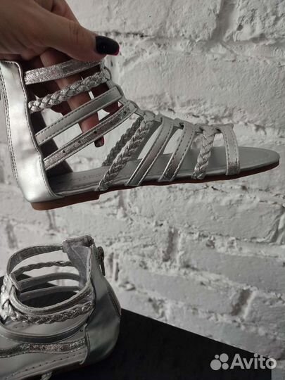 Босоножки (новые) Sinsаy размер 32