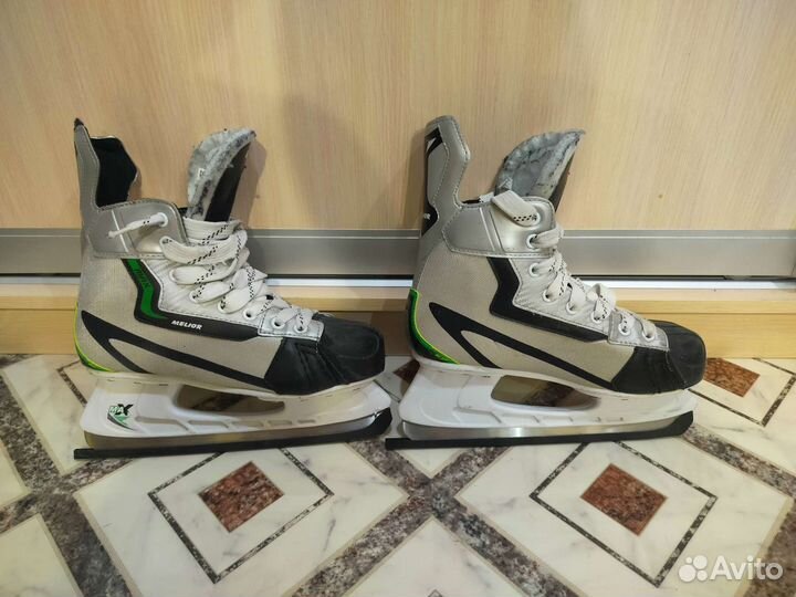 Коньки хоккейные