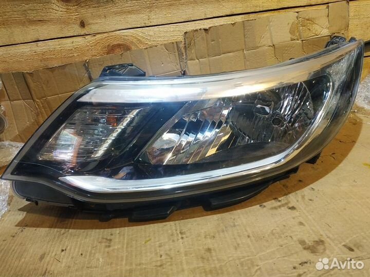 Фара передняя левая Kia Rio 3
