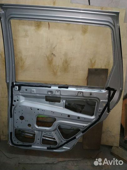 Задняя правая дверь Калина 2 универсал