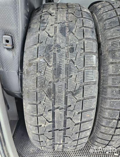 Toyo Observe Garit GIZ 215/60 R16 95Q