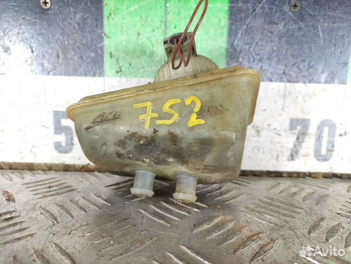 Бачок главного тормозного цилиндра Opel Vectra B