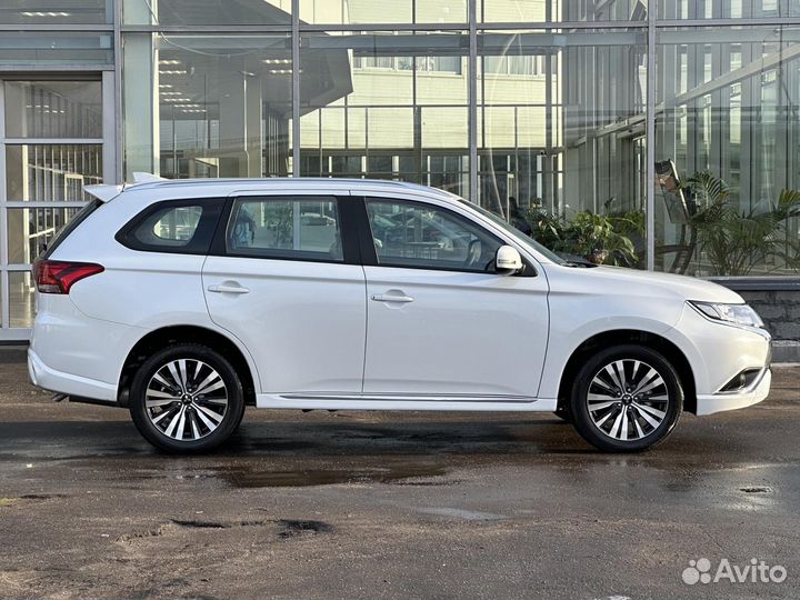 Mitsubishi Outlander 2.0 CVT, 2022, 32 км