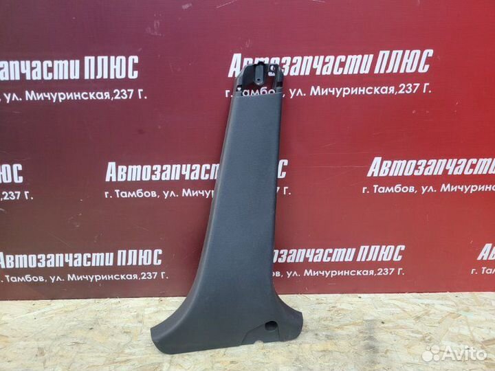 Обшивка средней стойки правая Renault Logan