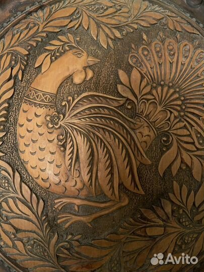 Резное панно из дерева