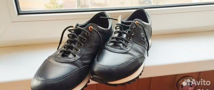 Кожаные кроссовки