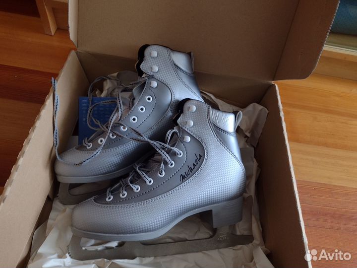 Коньки фигурные женские,российский 38 размер