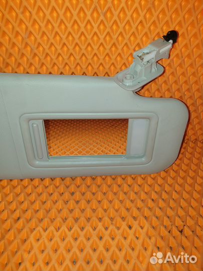 Козырек солнцезащитный правый Mazda 3 BM