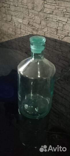 Бутылки стеклянные,10л и 1л