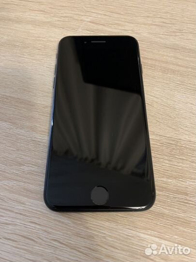 iPhone SE, 64 ГБ