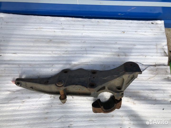 Кронштейн пневморессоры правый Mercedes Axor 2018