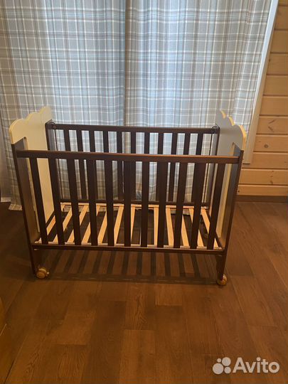 Продаю детскую кроватку Micuna