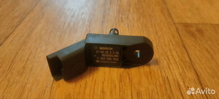 Датчик давления воздуха F01R00E010 Bosch