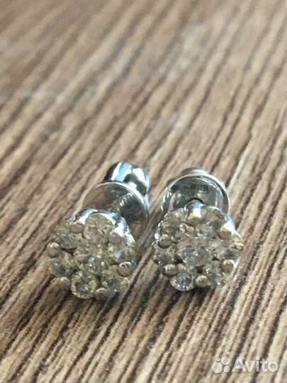 Новые золотые серьги пусеты с бриллиантами