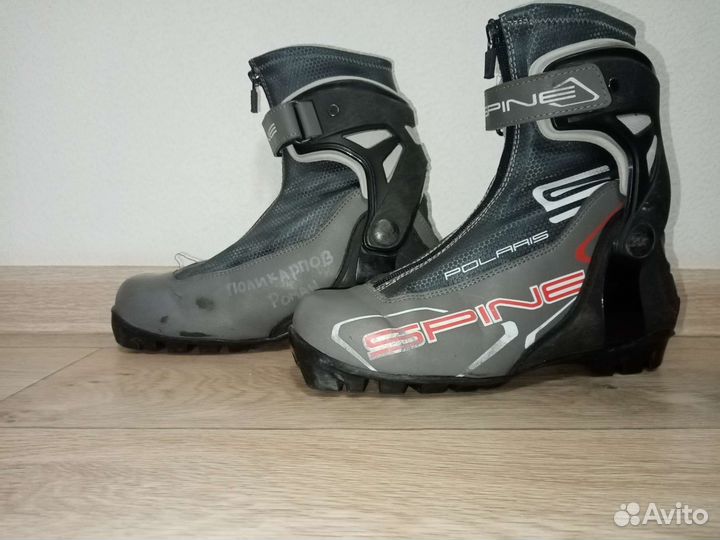 Лыжные ботинки