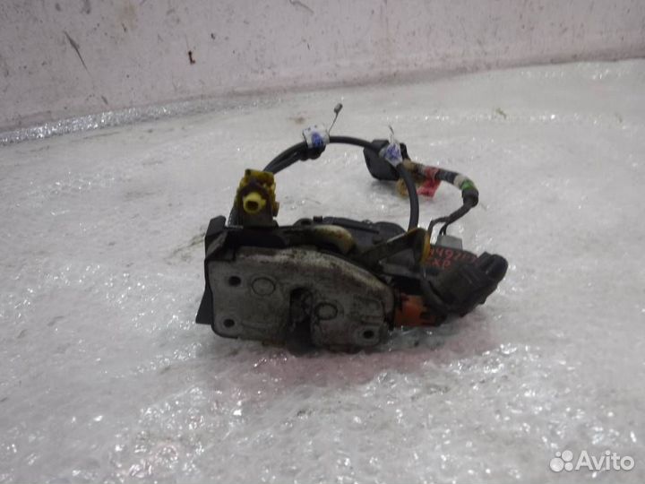 Замок двери передней правой