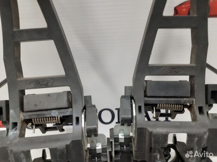 Кронштейн ручки левой Ford Focus 3 2011-2019