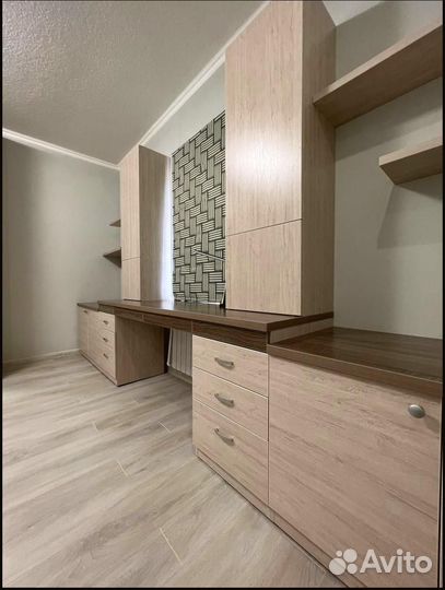 Детская учебная зона у окна на заказ