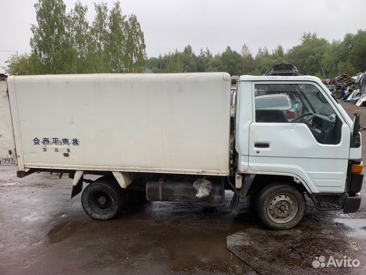 В разборе Toyota hiace LH80 2L