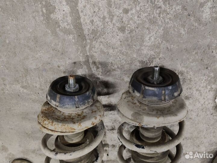 Стойка передняя Renault Logan 1