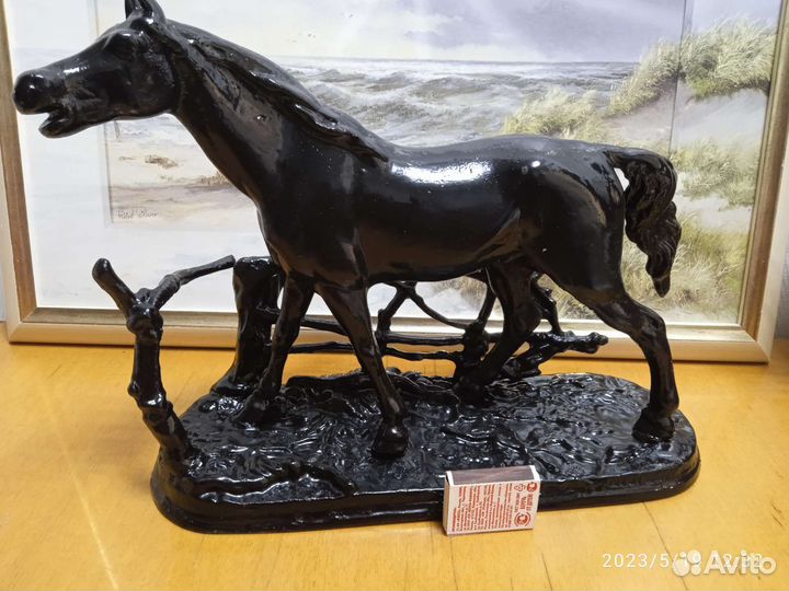 Лошадь у плетня Монументскульптура