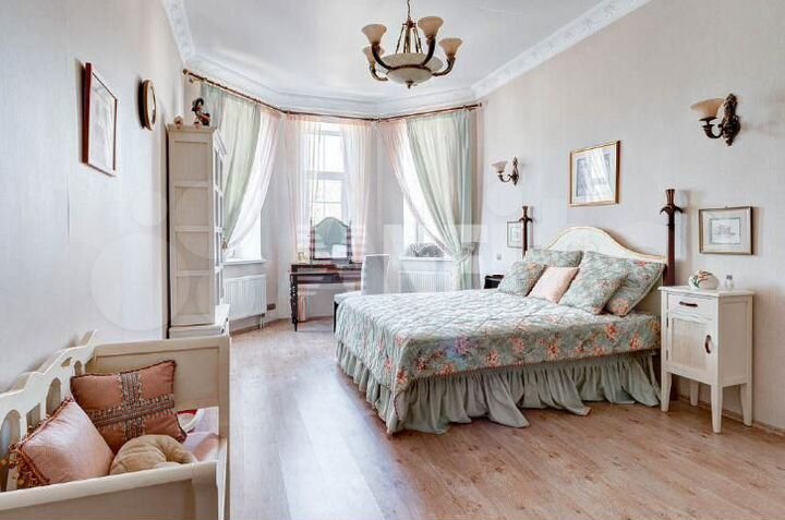 Дом 650 м² на участке 25 сот.