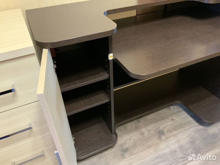 Письменный стол